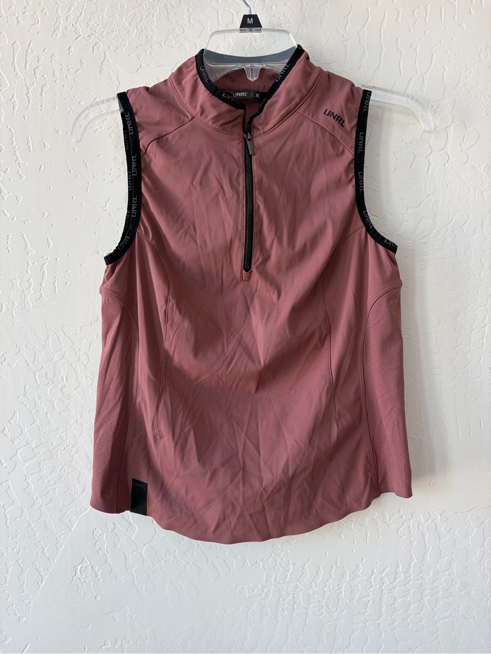UNRL Women’s Medium Performance Sleeveless Polo Vest Golf Nylon Stretch Rosewood
